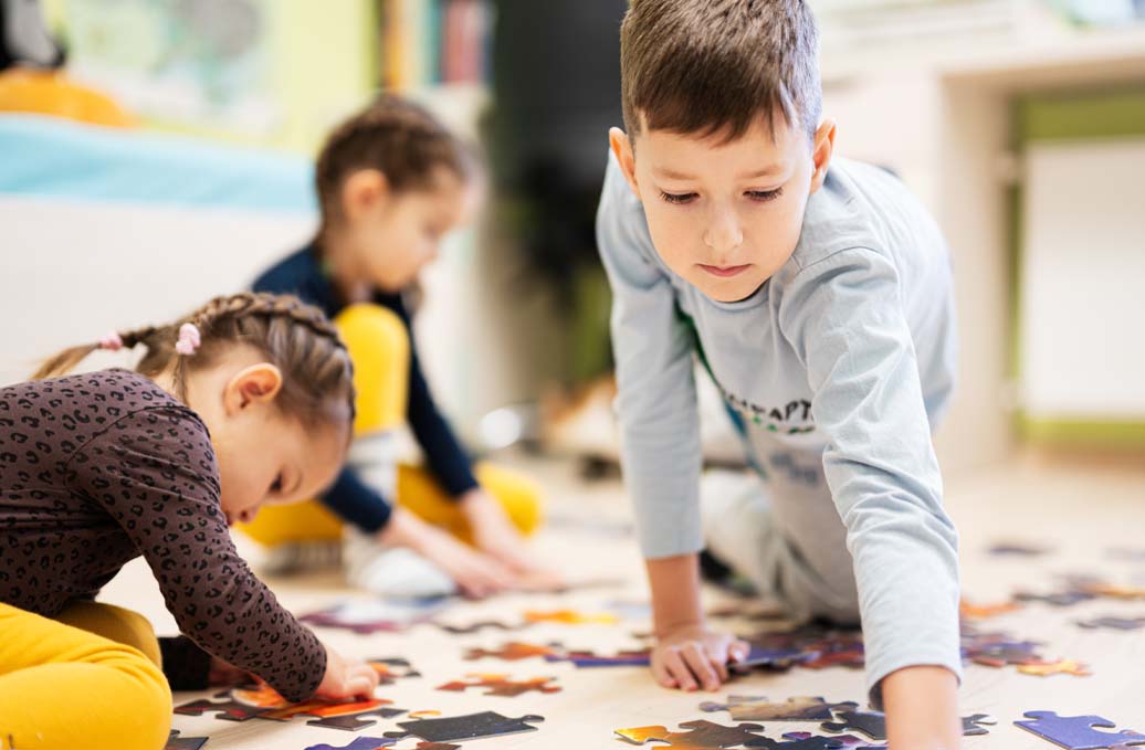 kids-with-puzzle-on-floor